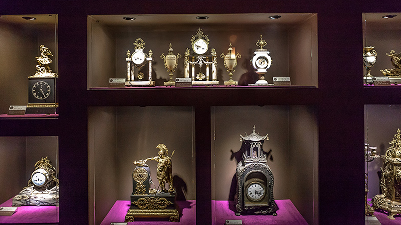 박물관에 소장된 다양한 시계사진